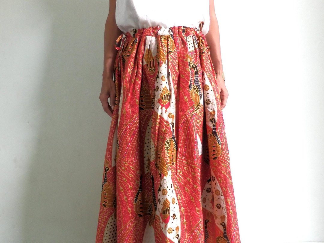 Bird pattern batik / adult cute skirt with gold border / red - 裙子 - 棉 
