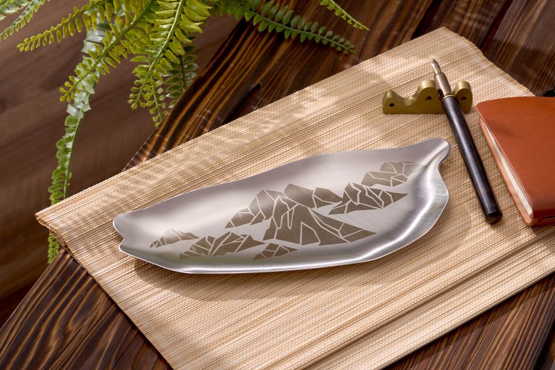 【OPUS东齐金工】不锈钢台湾造型浅盘/收纳盘/礼盒-岛屿拾光/山岳 - 名片架/名片座 - 不锈钢 银色