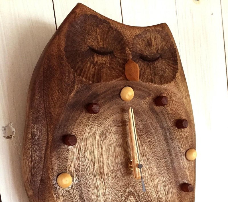 Wall clock of meditating owl Ssize - 时钟/闹钟 - 木头 咖啡色