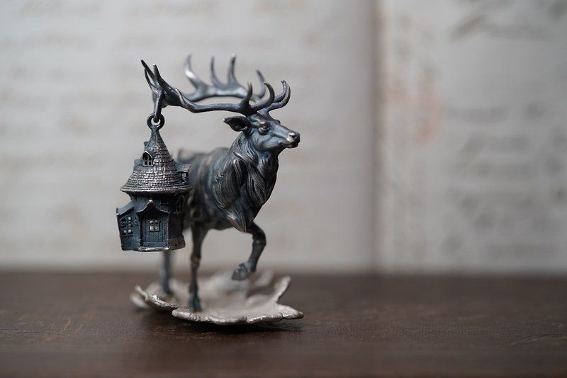 925银旅人小鹿摆饰连小屋子吊坠 - MW D1046 - 摆饰 - 纯银 