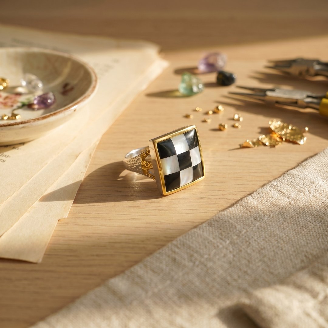 高品质-品质S925银镀18K金镶嵌贝壳黑白棋盘格戒指 - 戒指 - 贝壳 多色