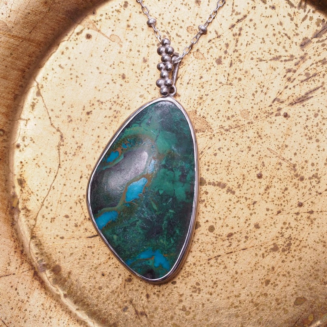 鹦鹉翼石 硅孔雀石 孔雀石 手工纯银 Parrot Wing Chrysocolla - 项链 - 半宝石 绿色