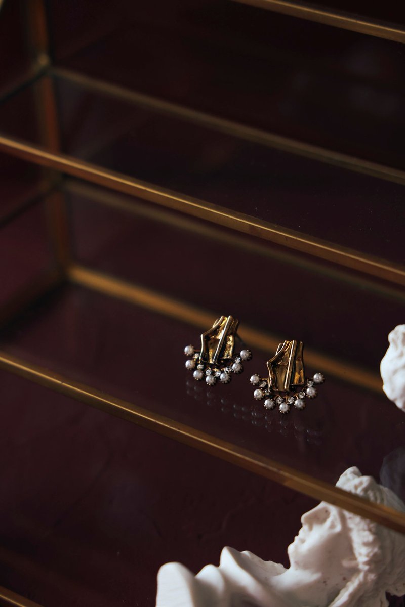 COR-DATE / 折痕 / 珍珠闪烁耳环 - 耳环/耳夹 - 其他材质 