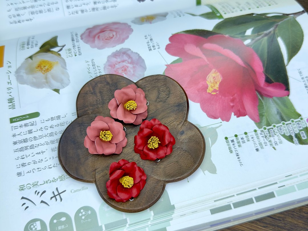 皮革单瓣茶花耳环│纯银耳针│耳鈎│镀银耳夹【花】 - 耳环/耳夹 - 真皮 红色