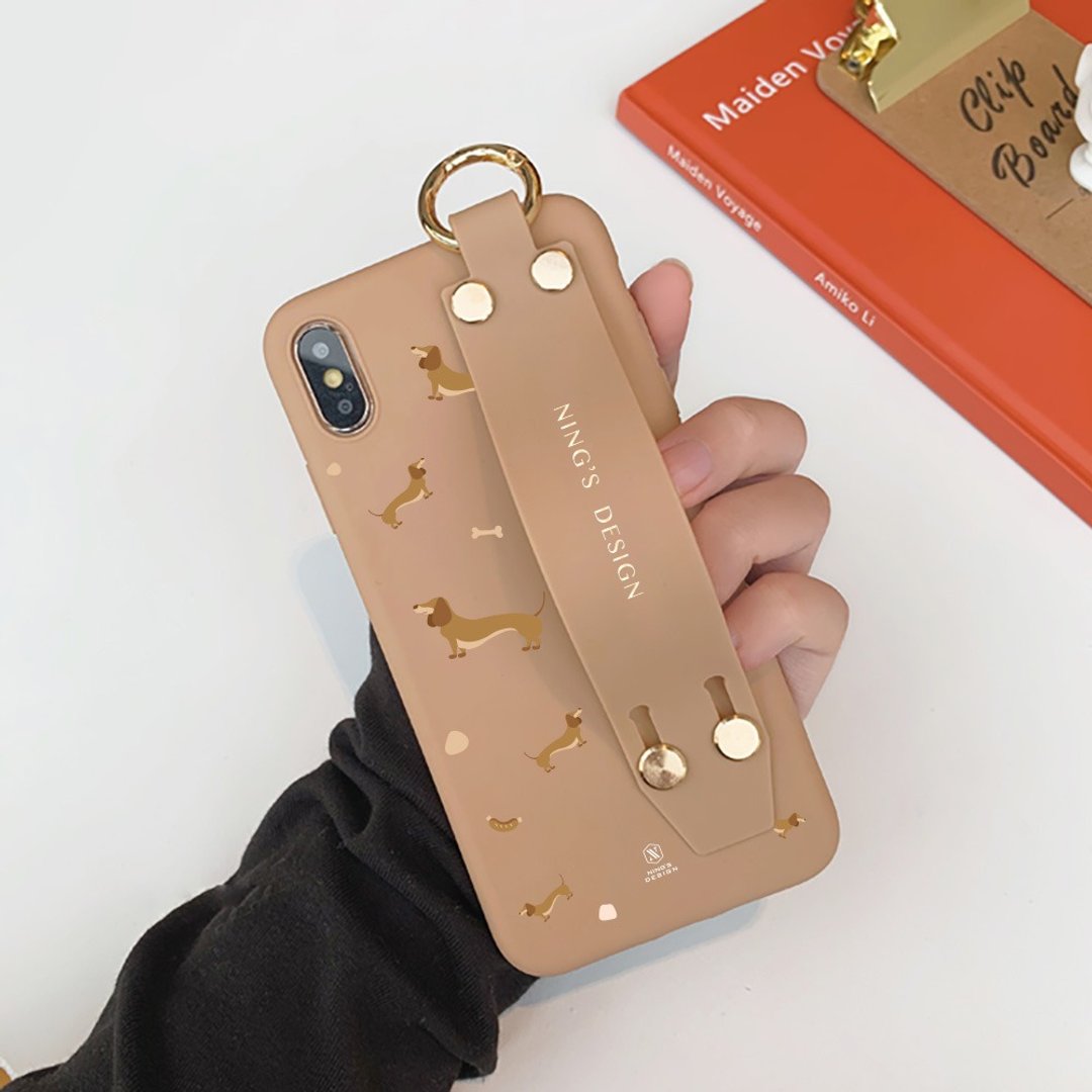 定制化-腊肠犬手带手机壳 iPhone7 8 X XS XR 11等(爱凤型号皆可) - 手机配件 - 硅胶 多色