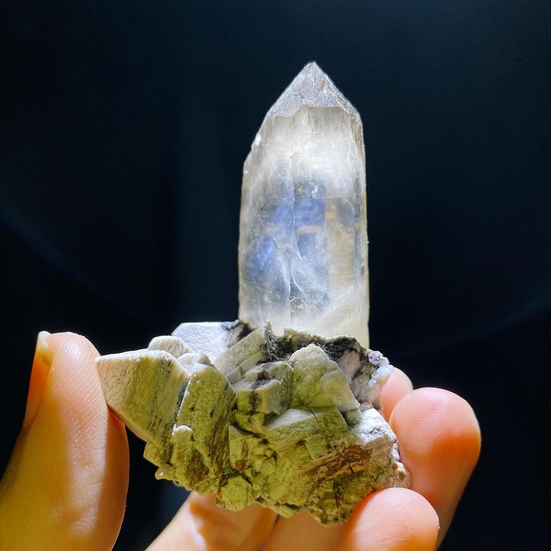 【Lost and find】天然石 天使羽毛 蓝针 茶水晶 长石 共生 矿标 - 摆饰 - 宝石 咖啡色