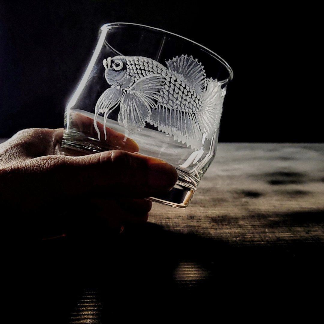 手工玻璃雕刻斗鱼杯 - 喧哗的溪流西洛可酒杯 - 酒杯/酒器 - 玻璃 透明