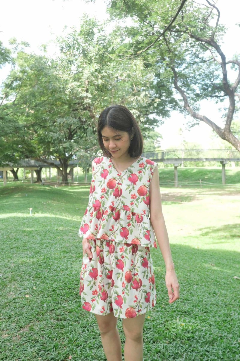 石榴印花V领上衣 / 限量印花 - 女装上衣 - 棉．麻 红色