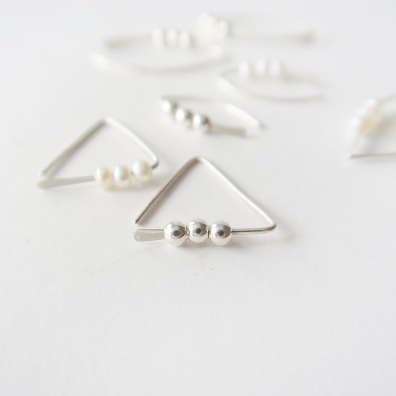 925纯银 不规则米粒珍珠 纯银圆珠-三角形 耳针耳环 一对 - 耳环/耳夹 - 纯银 白色