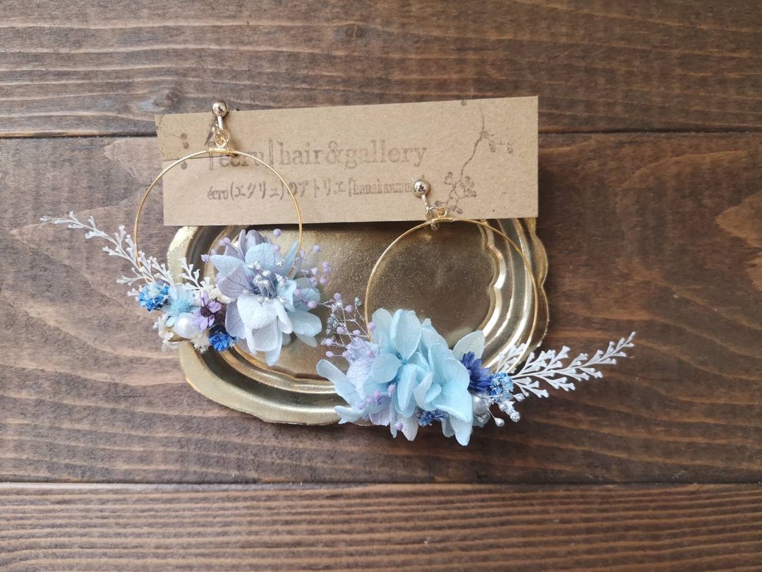 Limited to 1 pair / Hoop Clip-On with plenty of flowers with a flower garden motif / hammock / metal allergy support - 耳环/耳夹 - 植物．花 蓝色