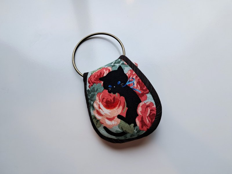 管家钥匙包_玫瑰缎带黑猫(浅绿底)_古铜固定式 - 钥匙链/钥匙包 - 棉．麻 粉红色