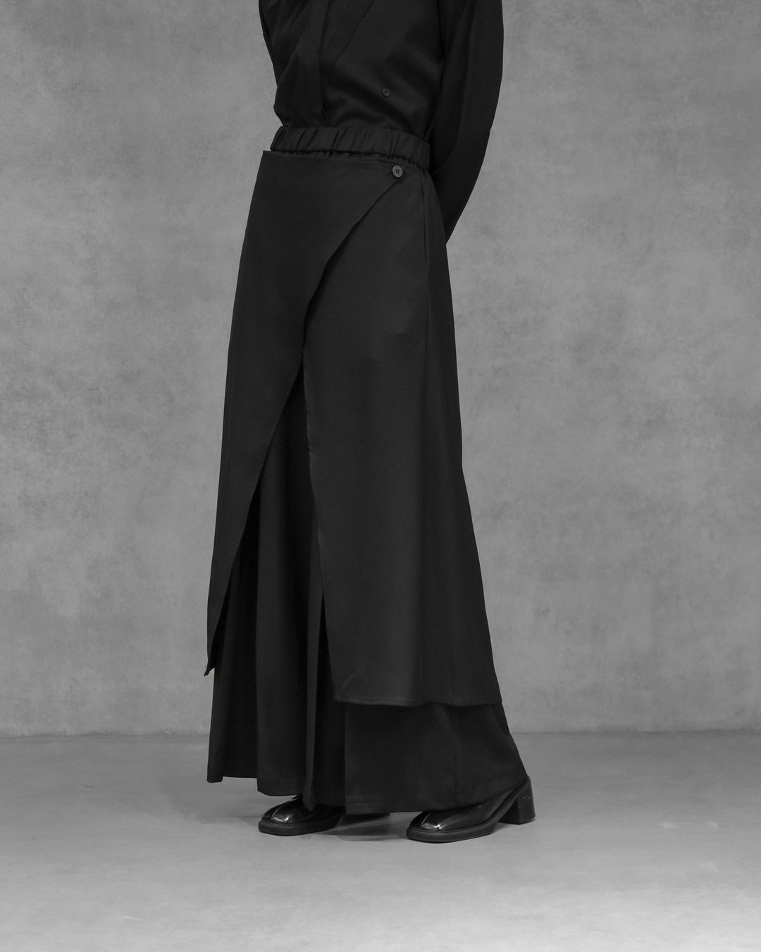 MUKK DESIGN 双片箱褶落地大宽裤 - 女装长裤 - 聚酯纤维 黑色