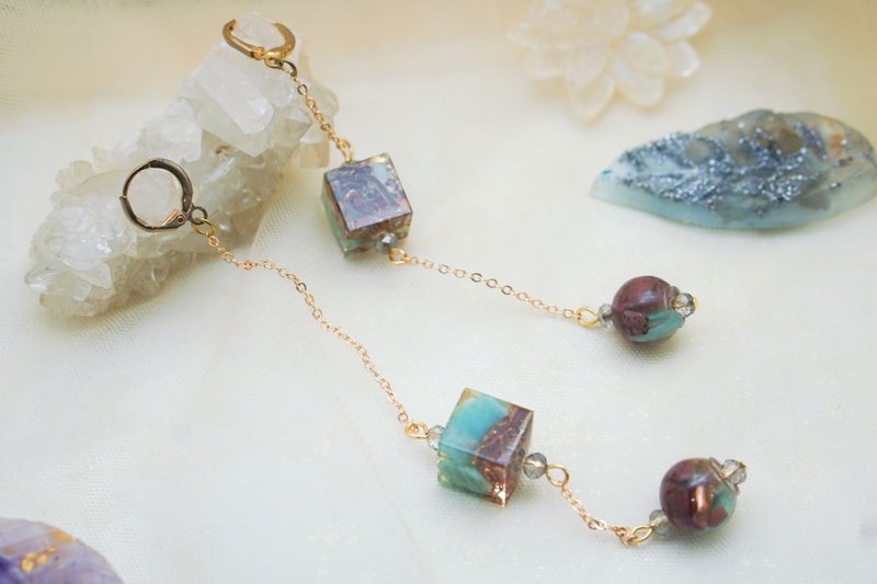 小晶菱灵摆耳饰—青石路 - 耳环/耳夹 - 树脂 多色