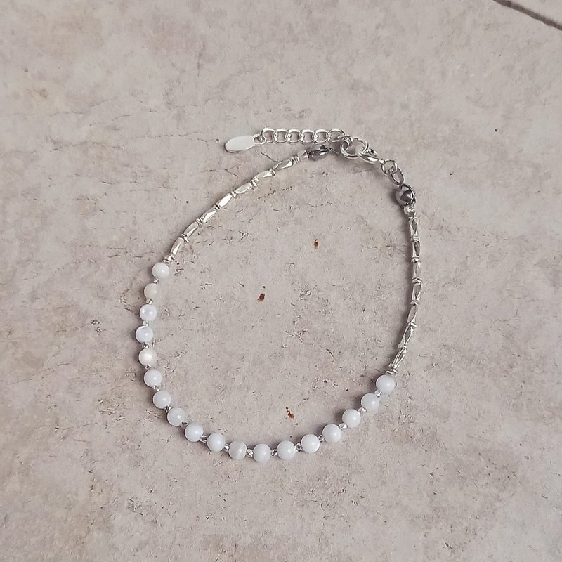 珍珠母贝和凯伦银手镯/手链贝壳珠 - 手链/手环 - 银 银色