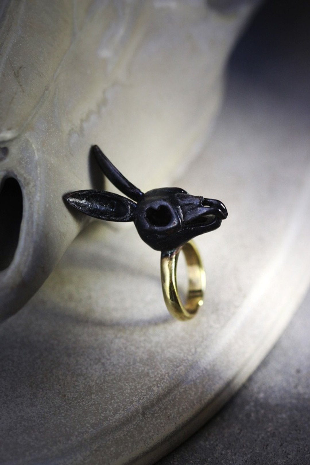 Rabbit Skull Ring - Black Version by Defy / Statement Ring Jewelry - 戒指 - 其他金属 黑色