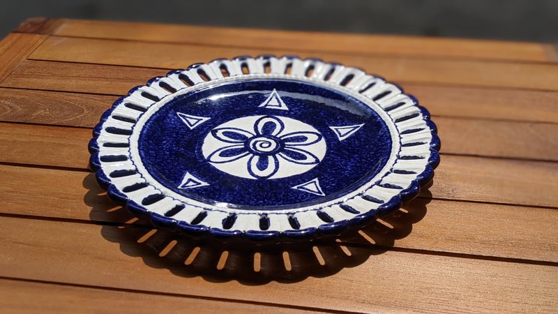 意大利手工陶-PTB古城图腾 篓空圆盘22cm - 盘子/餐盘/盘架 - 陶 蓝色