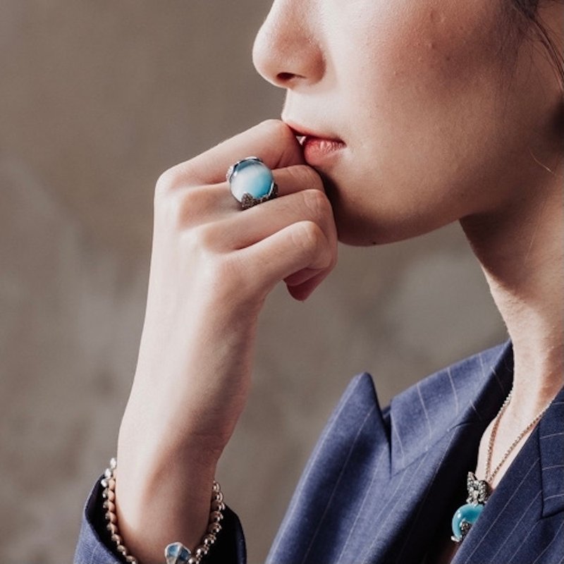 蓝色猫眼石 苏菲亚系列 蝴蝶结戒指 - 戒指 - 纯银 蓝色