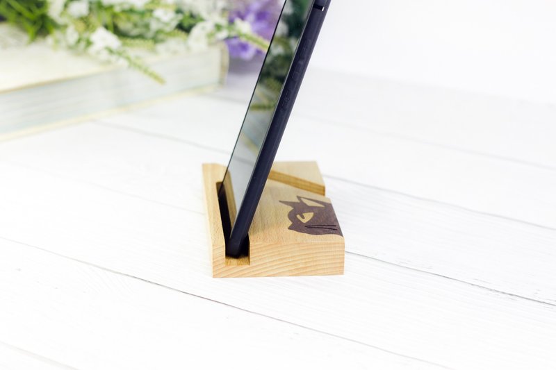 猫咪镶嵌木制手机座 / 定制化/ 接单订制 - 手机座/防尘塞 - 木头 橘色