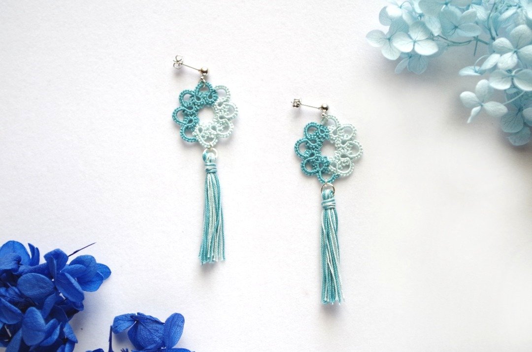 Tatting lace two-tone, tassel earrings, hydrangea - 耳环/耳夹 - 棉 蓝色