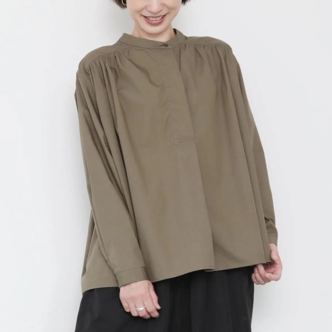 OMAKE.jp 单扣无领宽版上衣CarlShirt 卡其 - 女装上衣 - 棉．麻 卡其色