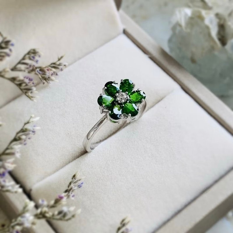花朵造型戒指(花朵系列)绿色铬透辉石 白色锆石 - 戒指 - 半宝石 绿色