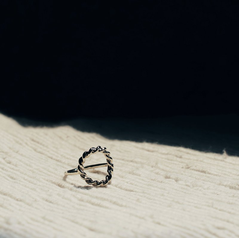 MU  女仕 Lady s 系列 Twise麻花戒指  黄铜镀金 - 耳环/耳夹 - 铜/黄铜 金色