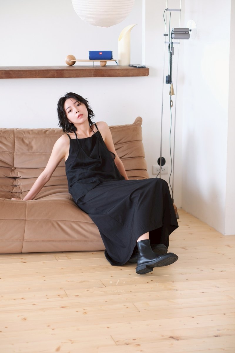 时纺馆假两件细带背心连身裙 - 2色 - 时纺黑 - 洋装/连衣裙 - 其他人造纤维 黑色