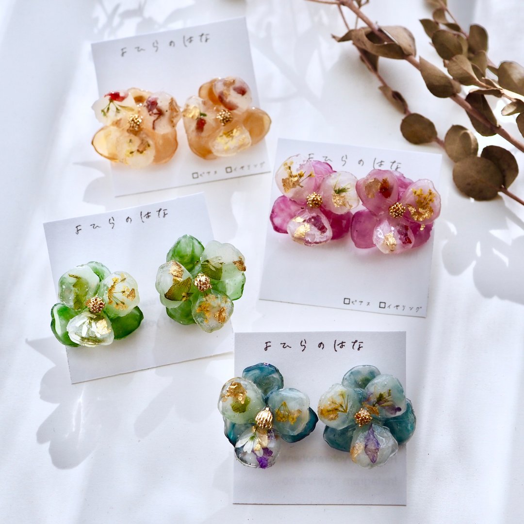 Three-dimensional flower earrings - 耳环/耳夹 - 植物．花 红色