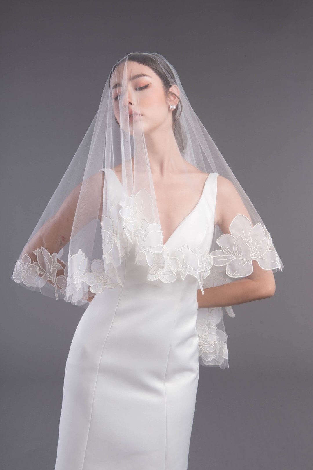 Flowers Embroidered on Organdy Veil - 发饰 - 聚酯纤维 白色