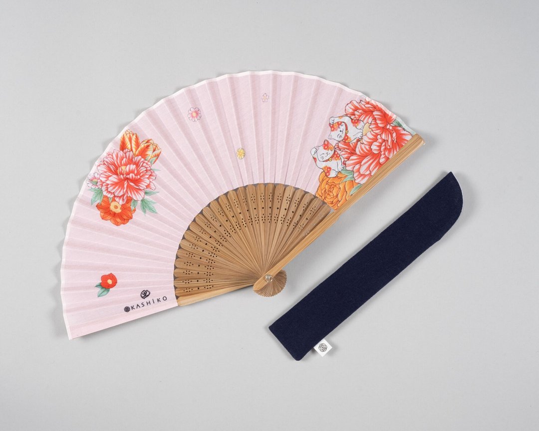 KASHIKO 金泽九谷烧日本扇 –花诘招财猫 / 附扇盒 + 外出袋 折扇 - 扇子 - 棉 蓝色
