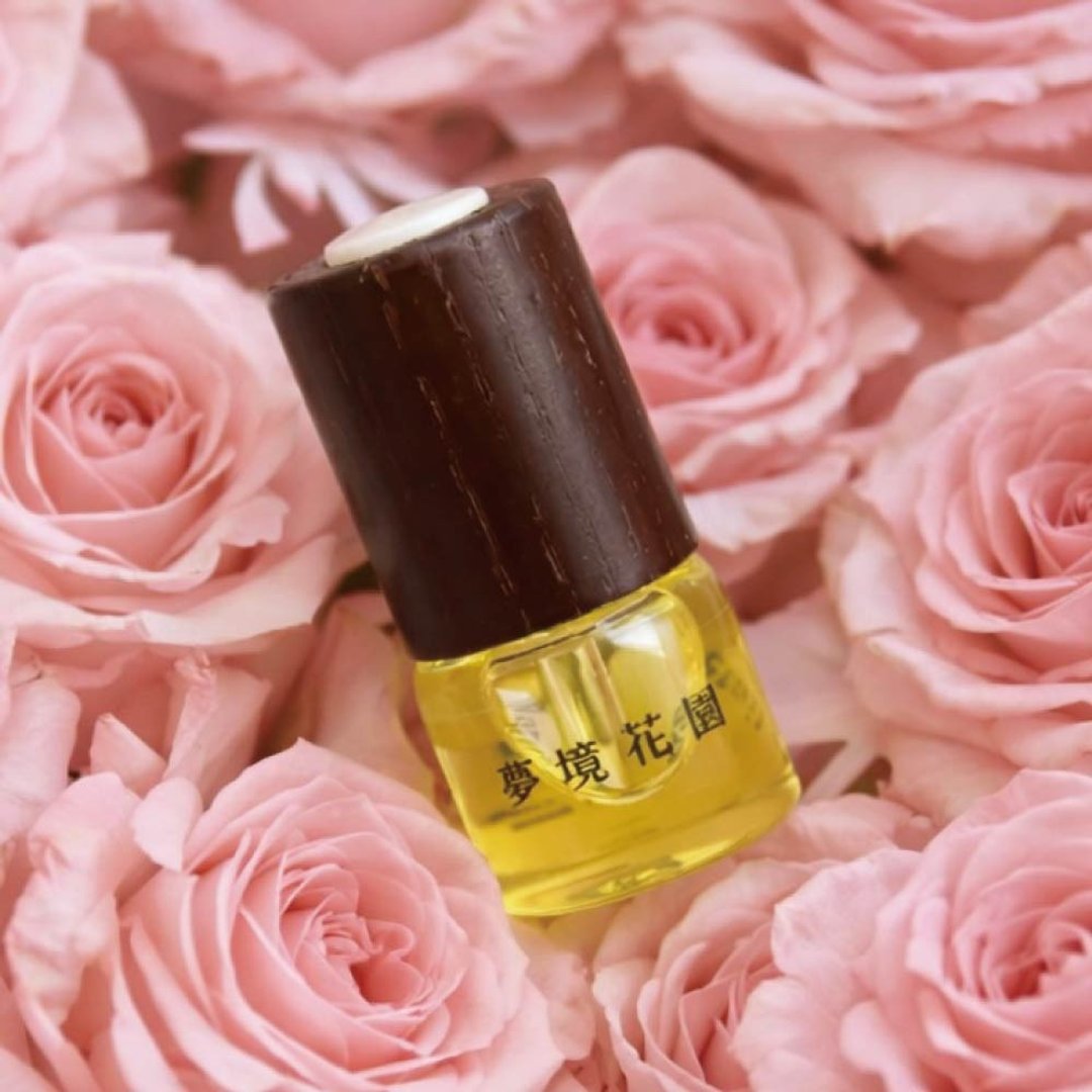 梦境花园空间香氛油 5ml | 牡丹玫瑰白麝香 | 随身香氛体验瓶 - 香薰/精油/线香 - 玻璃 卡其色
