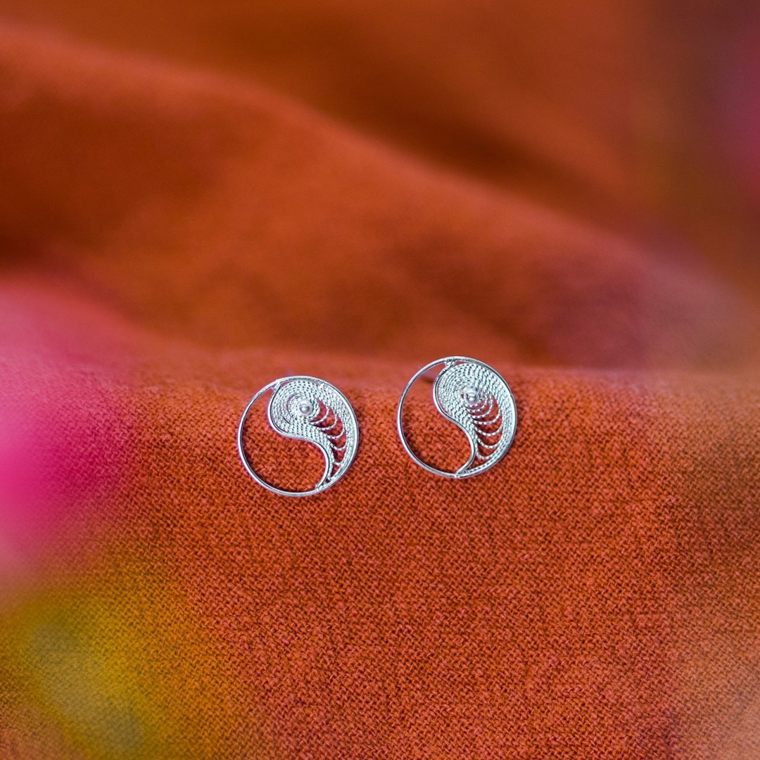 Yin and Yang Face Shape Earrings Silver Filigree AG999 | Jewelry Art Studio - 耳环/耳夹 - 银 银色