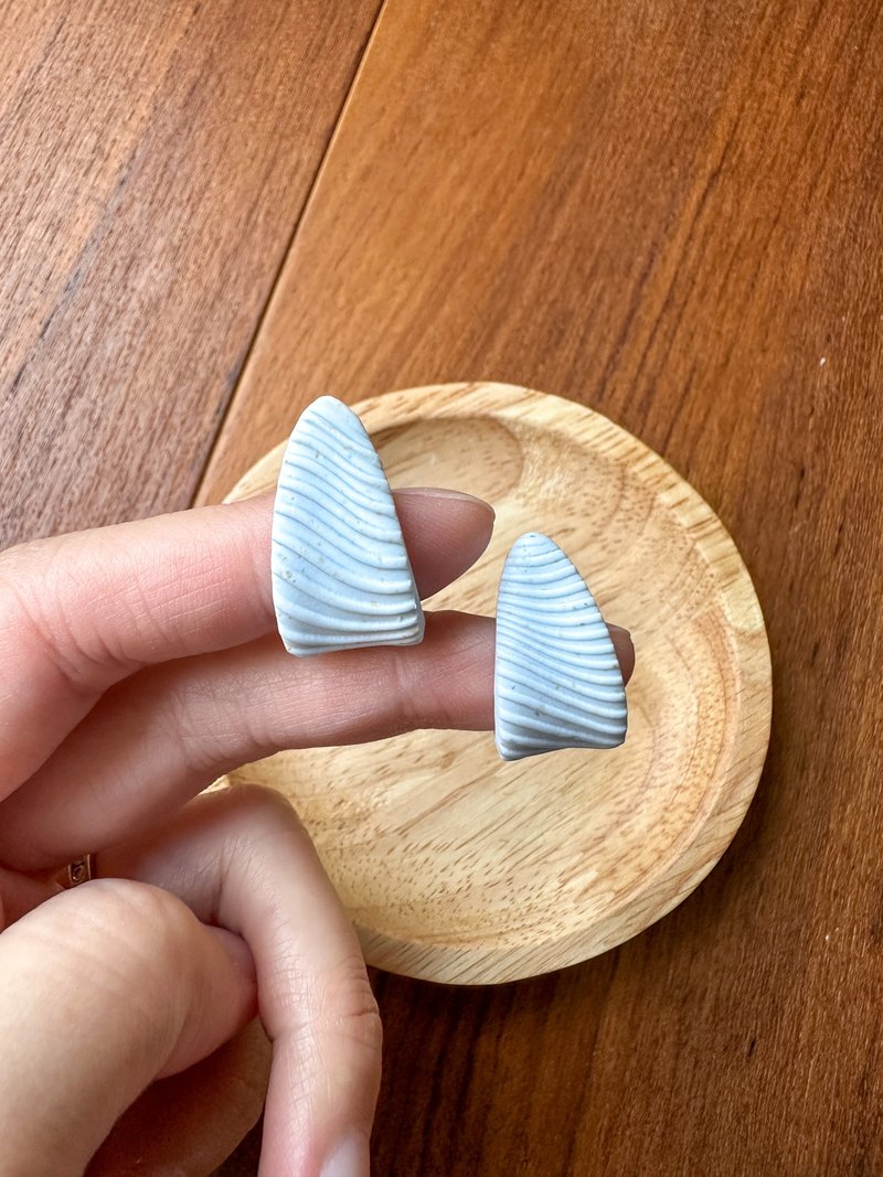 • 手工软陶耳环 • 粉蓝包覆耳环 (可改耳夹) - 耳环/耳夹 - 陶 蓝色