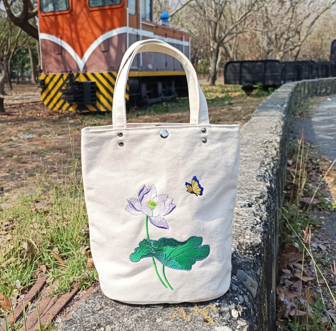 荷花  刺绣 小提袋  胚布袋 手提袋 - 手提包/手提袋 - 棉．麻 