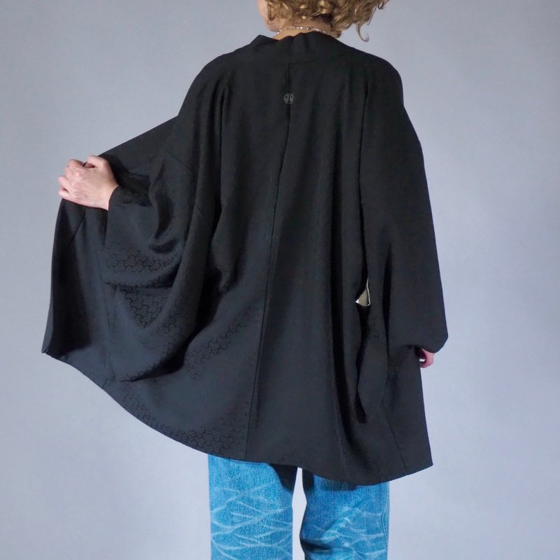 【日本制造】 柔软丝绸黑色羽织、吉祥图案、男女皆宜的、礼物 - 女装休闲/机能外套 - 丝．绢 黑色