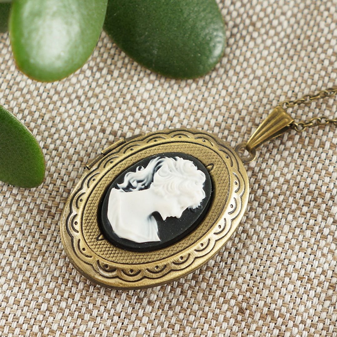 Lady Cameo Locket Necklace Black and White Girl Cameo Pendant Necklace Jewelry - 项链 - 其他材质 黑色