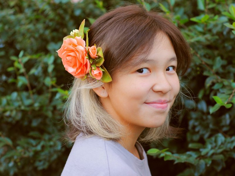 Bridal floral headpiece. Wedding hair comb Rose. Flower hair accessories. 婚禮髮飾 - 发饰 - 其他材质 多色