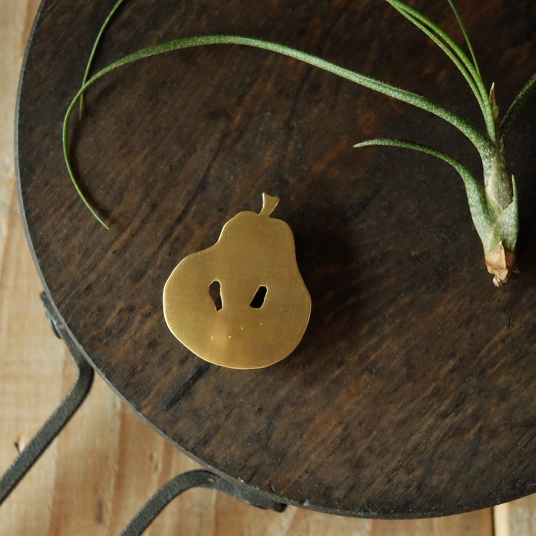 Brass brooch pear - 胸针 - 其他金属 金色