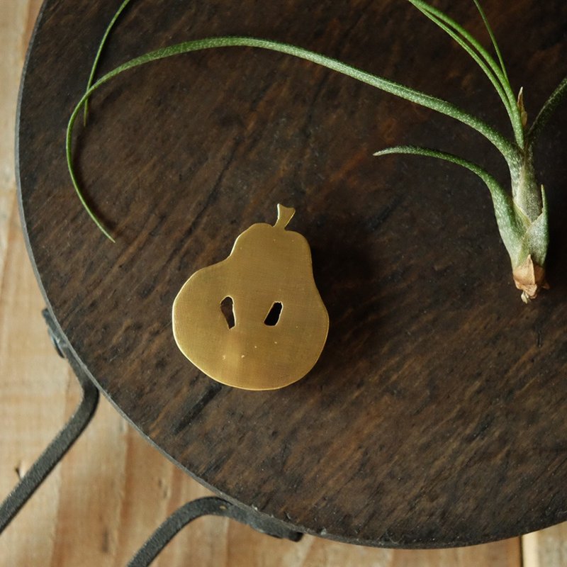 真鍮ブローチ pear - 胸针 - 其他金属 金色
