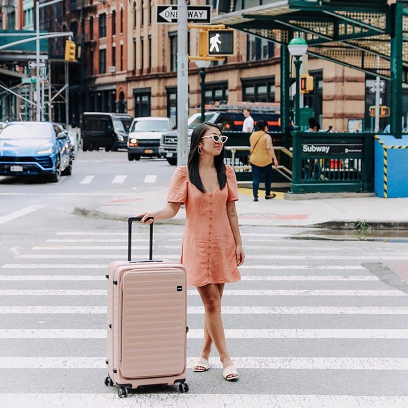 【现货】【LOJEL】CUBO FIT 29.5寸 前开式扩充防盗双齿拉链 嫩粉 - 行李箱/行李箱保护套 - 塑料 粉红色