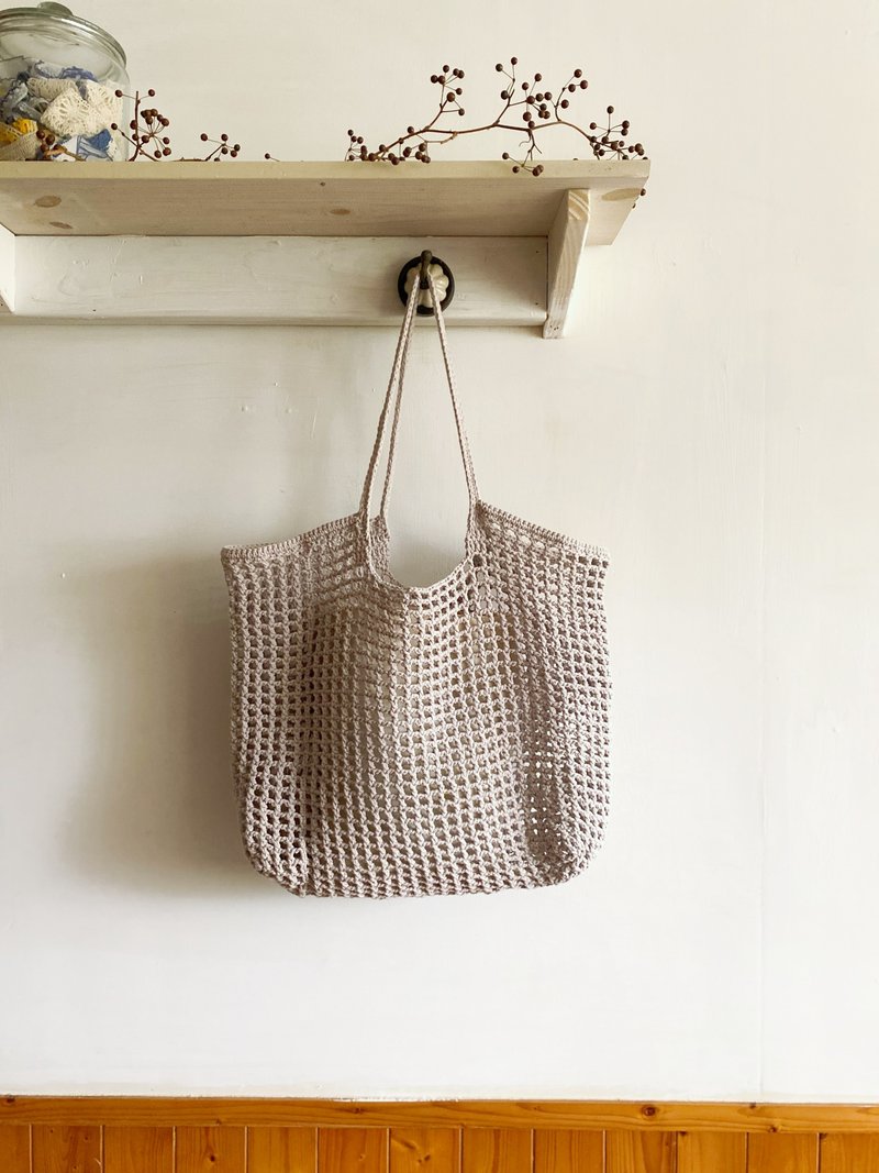 【好日手作】 春日烂漫银灰色手工编织镂空大包侧背包 - 侧背包/斜挎包 - 棉．麻 灰色