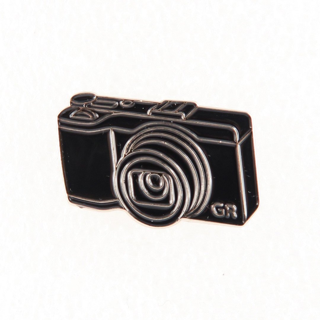 【刺别针】GR CLASSIC CAMERA GR风经典相机徽章 台湾设计 台湾制 - 胸针 - 其他金属 黑色