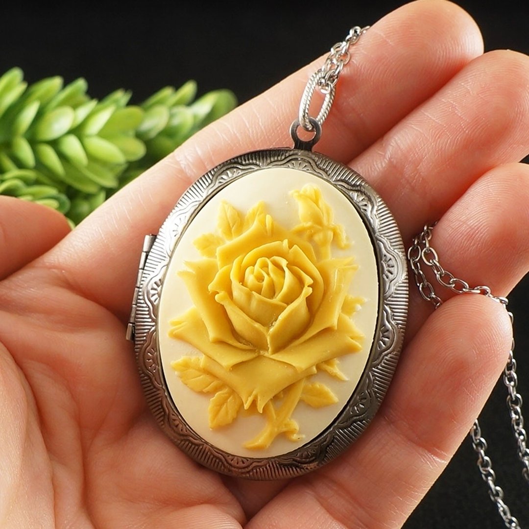 黄色茶玫浮雕花卉吊坠项链饰品 - 项链 - 其他材质 黄色