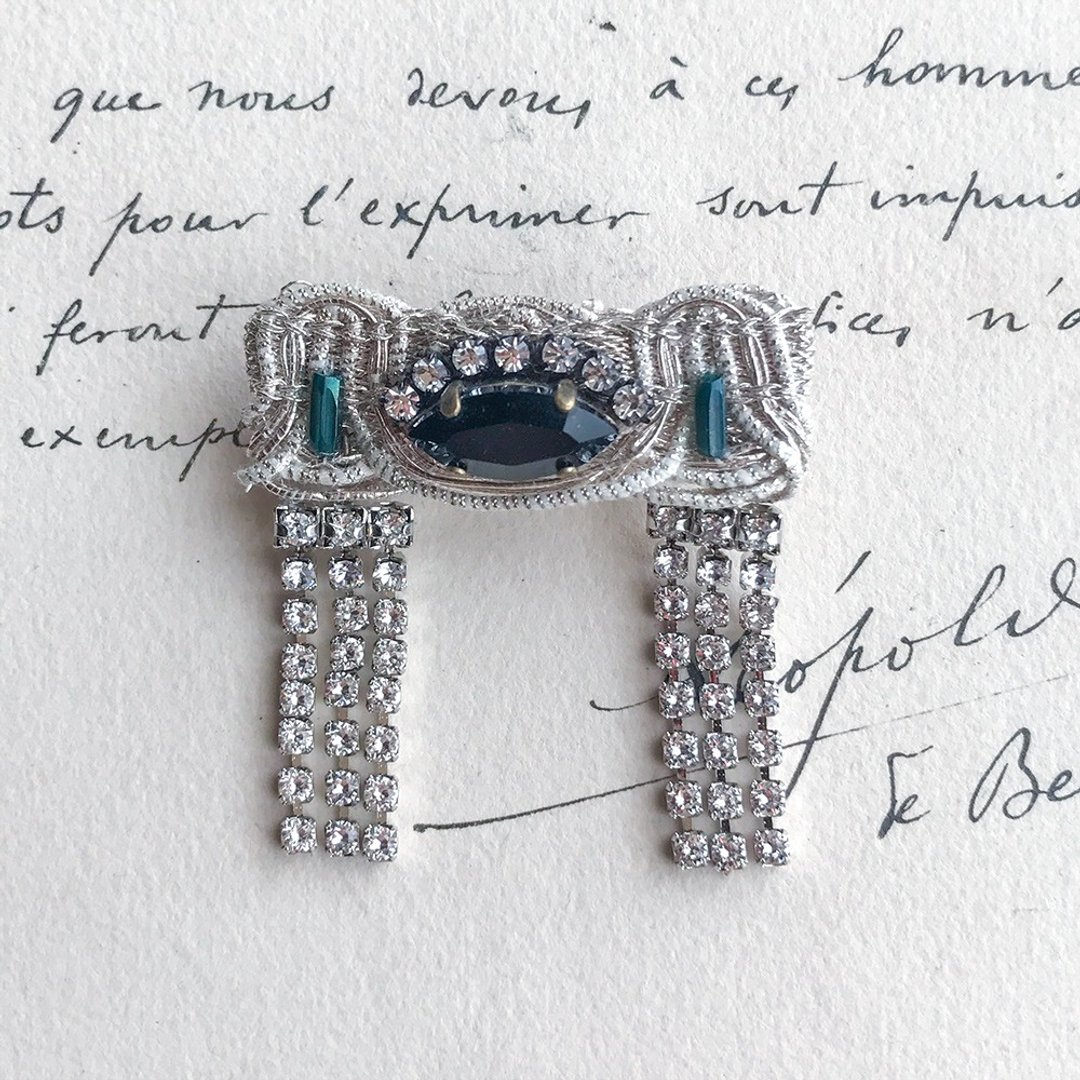 Curtain call Brooch silver rhinestone - 胸针 - 聚酯纤维 银色