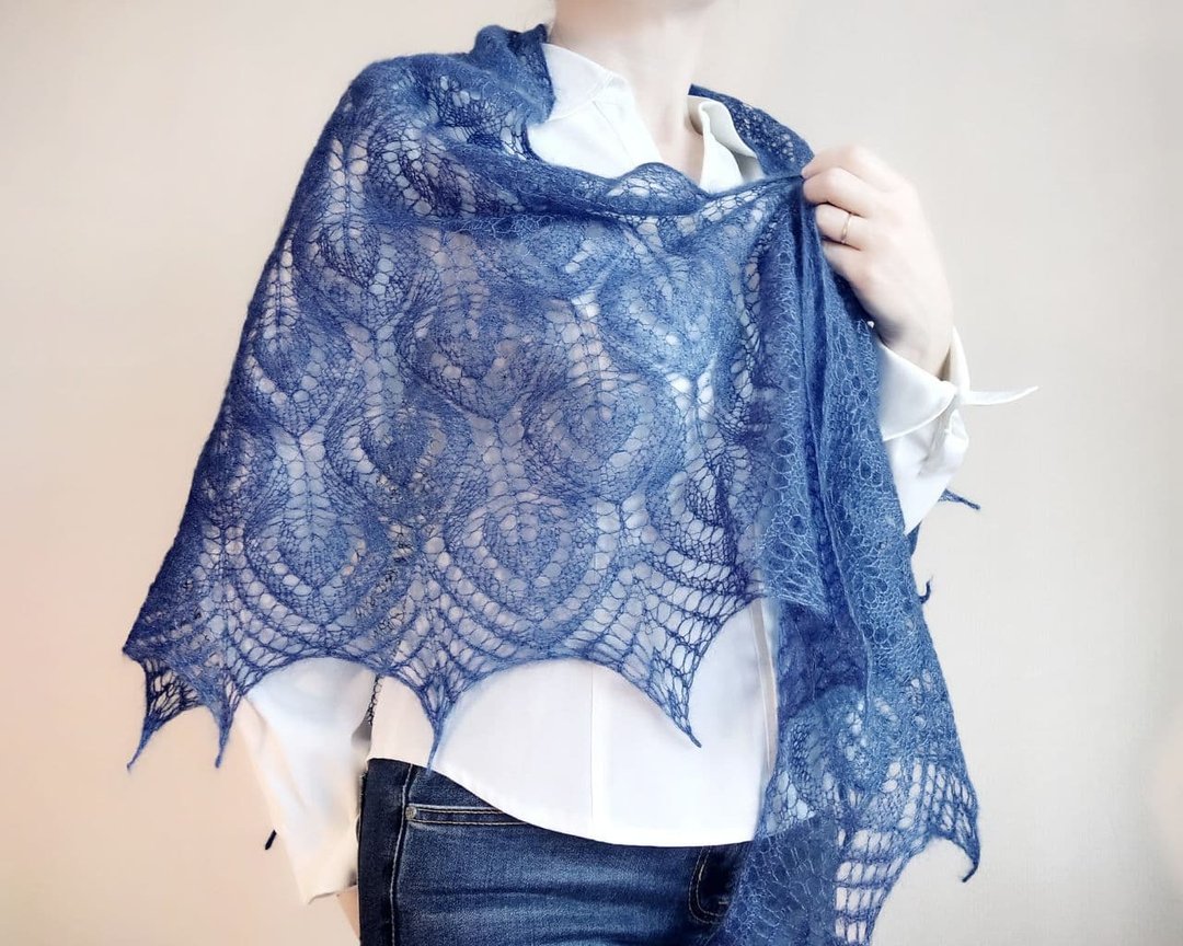 Blue lace shawl, triangle mohair shawl - 丝巾 - 羊毛 蓝色