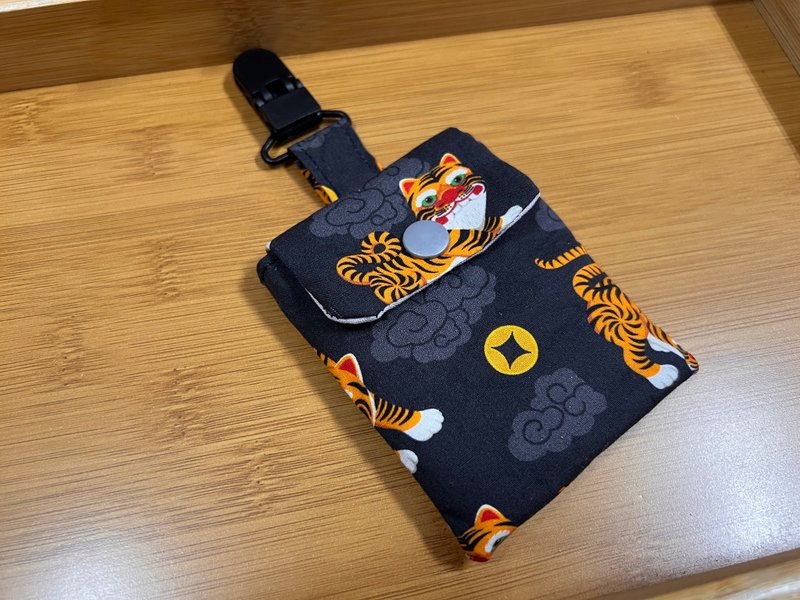 酷黑老虎图腾平安符袋 - 平安符/符袋 - 棉．麻 黑色