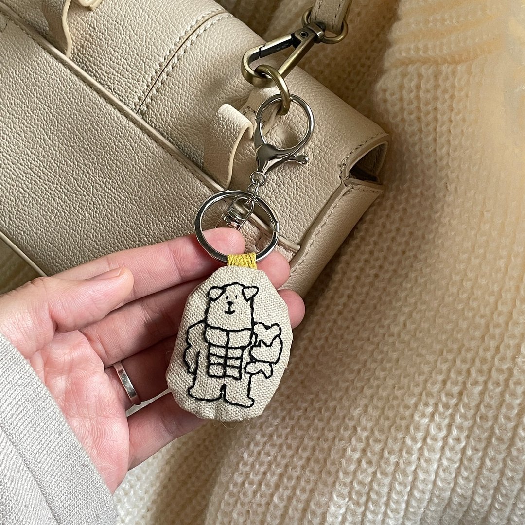 专属订制 l 定制刺绣钥匙圈 定制化钥匙圈 手工刺绣 线条刺绣 - 钥匙链/钥匙包 - 棉 卡其色
