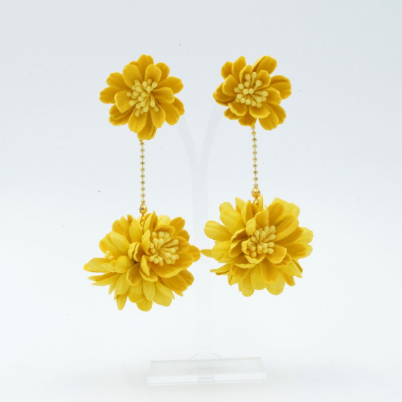 柠檬黄色立体压花雏菊花球耳环 Lemon Yellow Daisy Ball Earring - 耳环/耳夹 - 其他材质 黄色