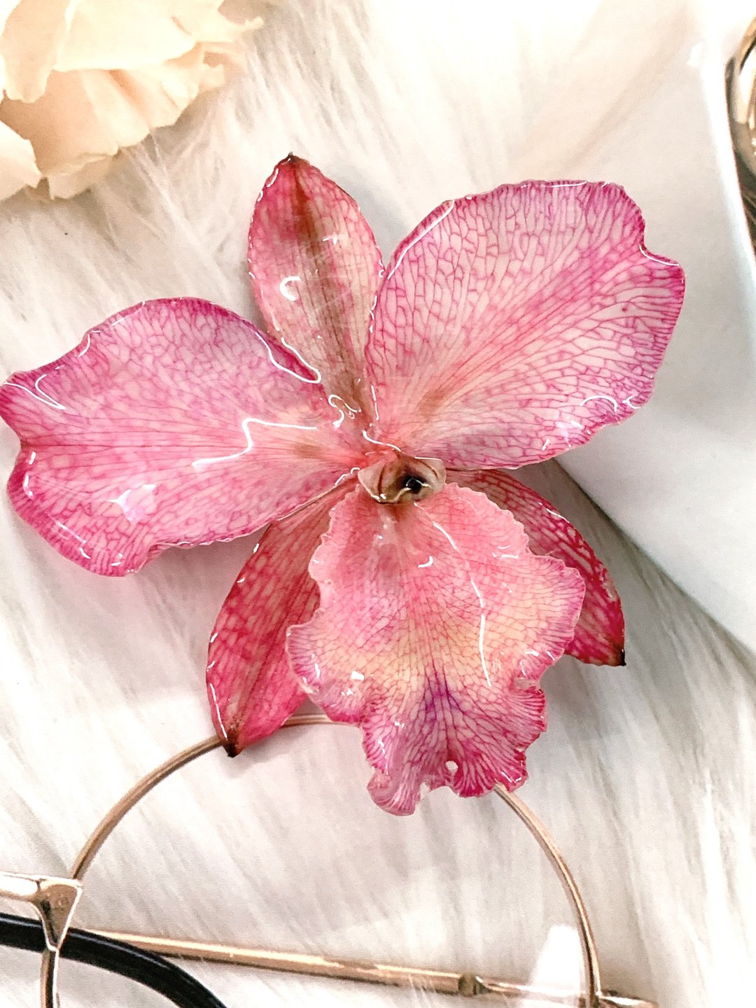 【阿玛斯兰花文创】台湾兰花饰品 /胸针 /绯红色/谢师礼 - 胸针 - 植物．花 