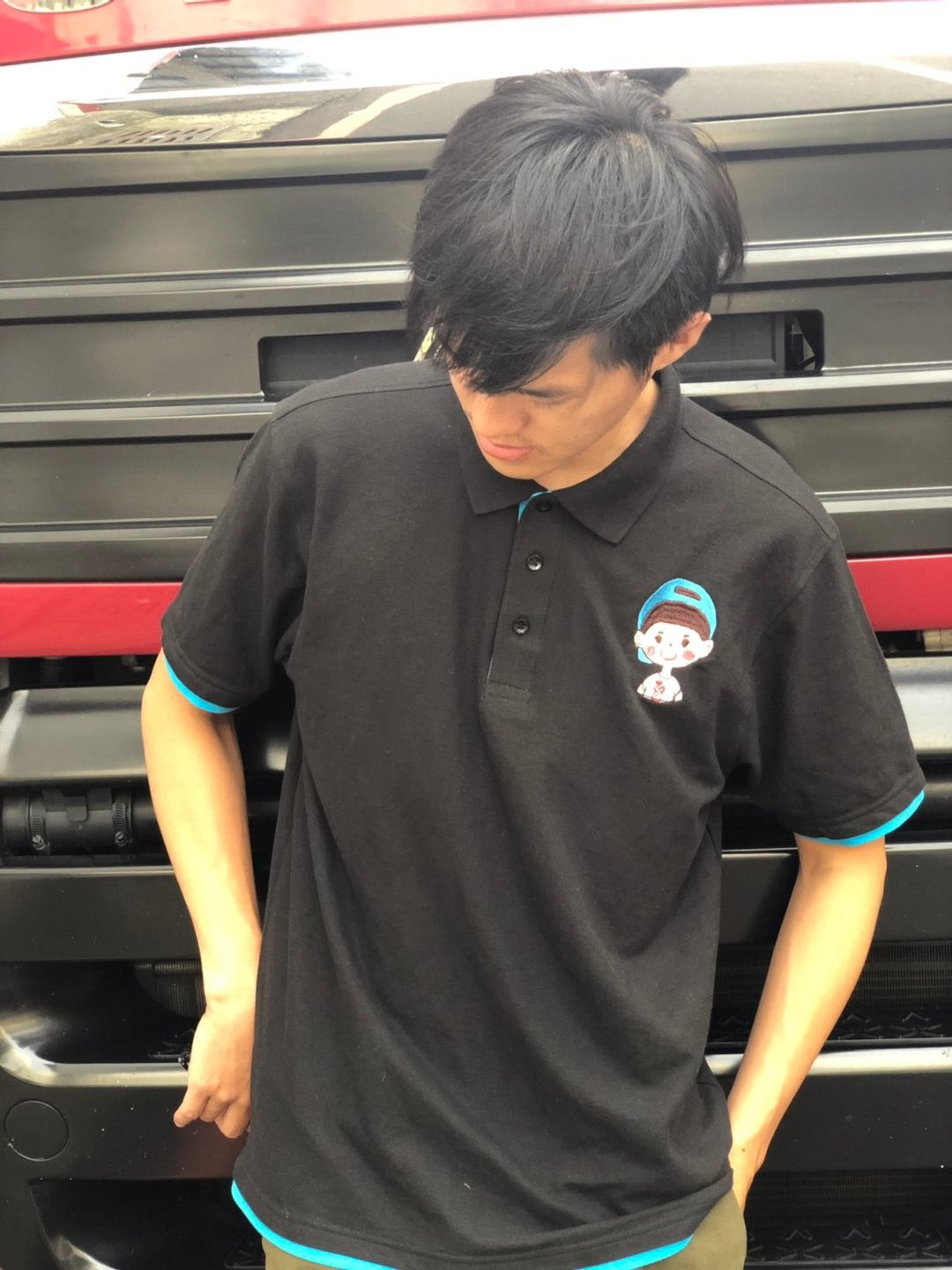 手绘Q版【刺绣POLO杉】Q版刺绣 双色polo衫 穿上独一无二的宝宝 - 男装上衣/T 恤 - 塑料 黑色